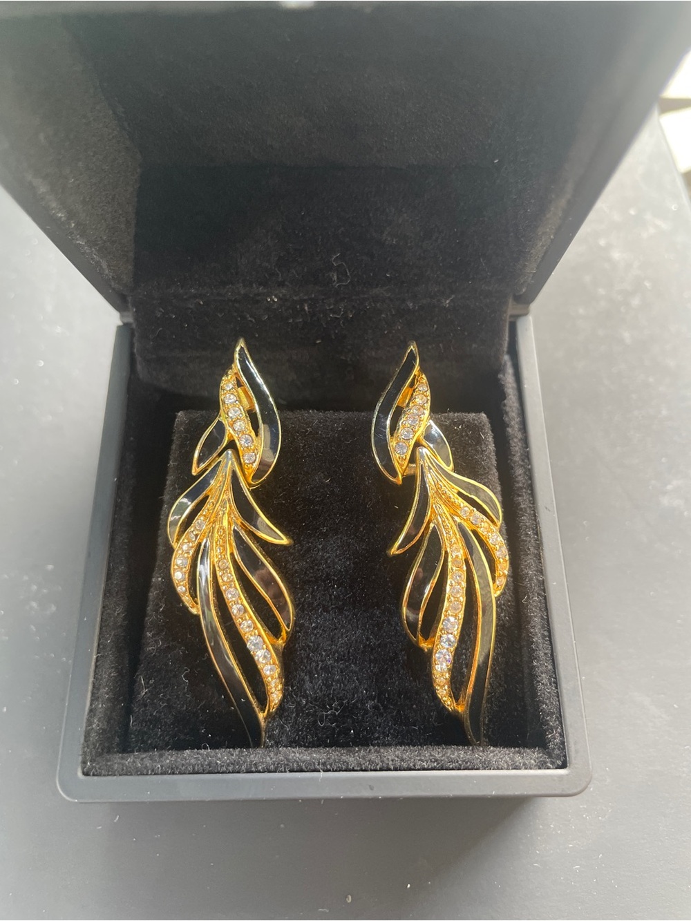 Trifari Vintage Articulated Gold-tone Feather/leaf Drop Earrings. 2”. New backs. - Picture 2 of 4